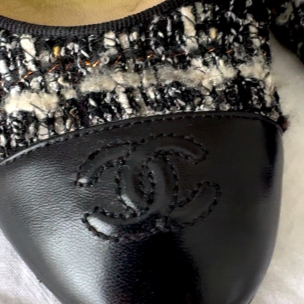 CHANEL size 9 Tweed Heels